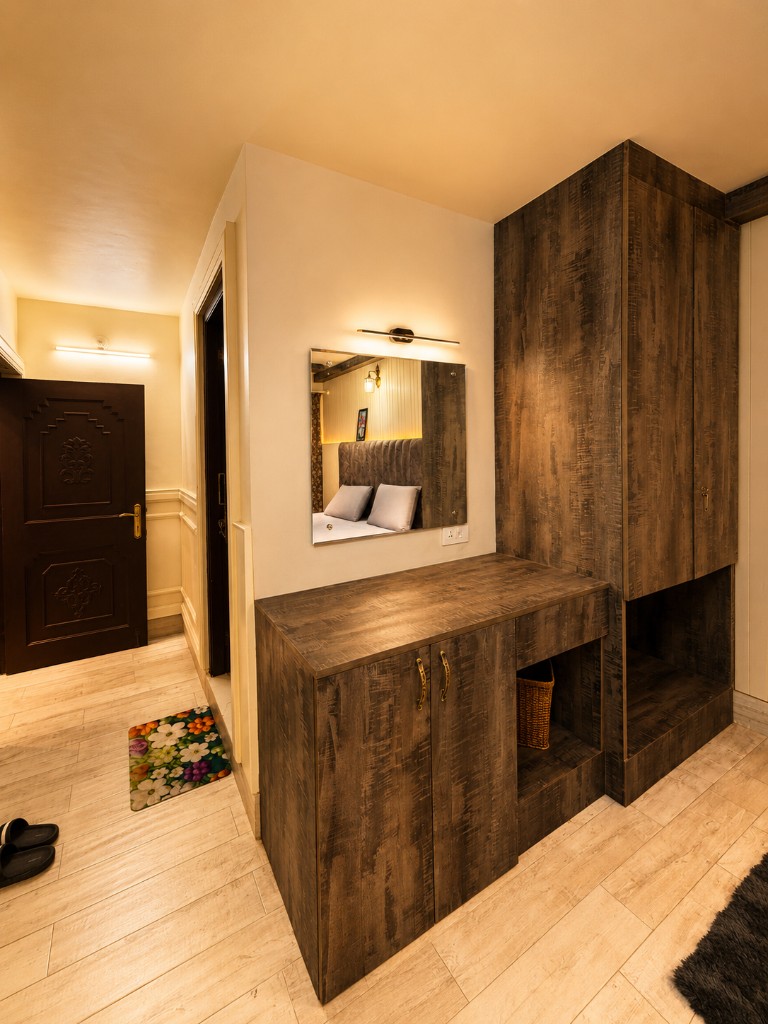 Suite vanity and wardrobe details